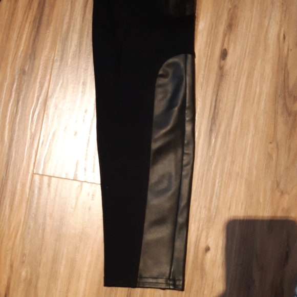 Spanx leggings, black size small - Picture 8 of 9